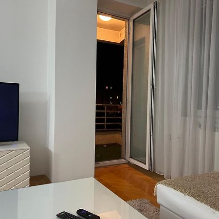 Karas Apartments Skopje Ngoại thất bức ảnh