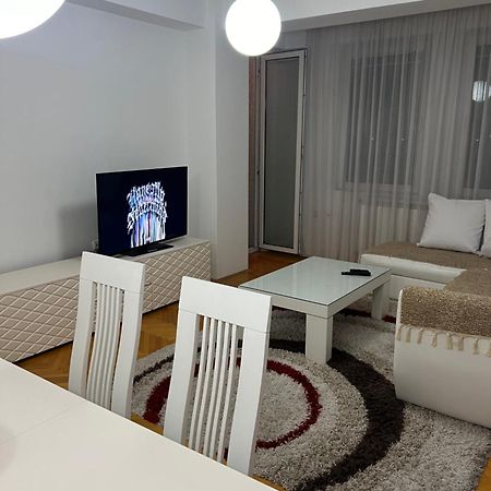 Karas Apartments Skopje Ngoại thất bức ảnh