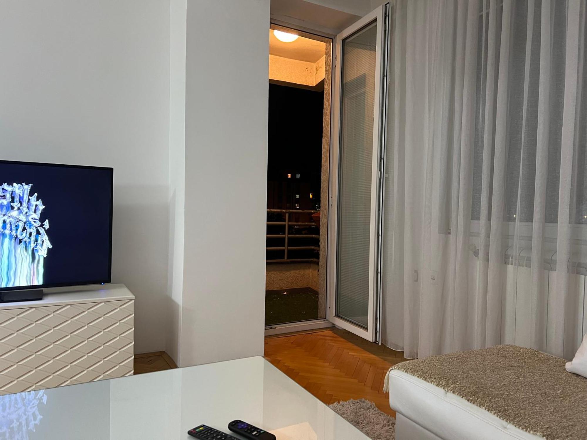 Karas Apartments Skopje Ngoại thất bức ảnh